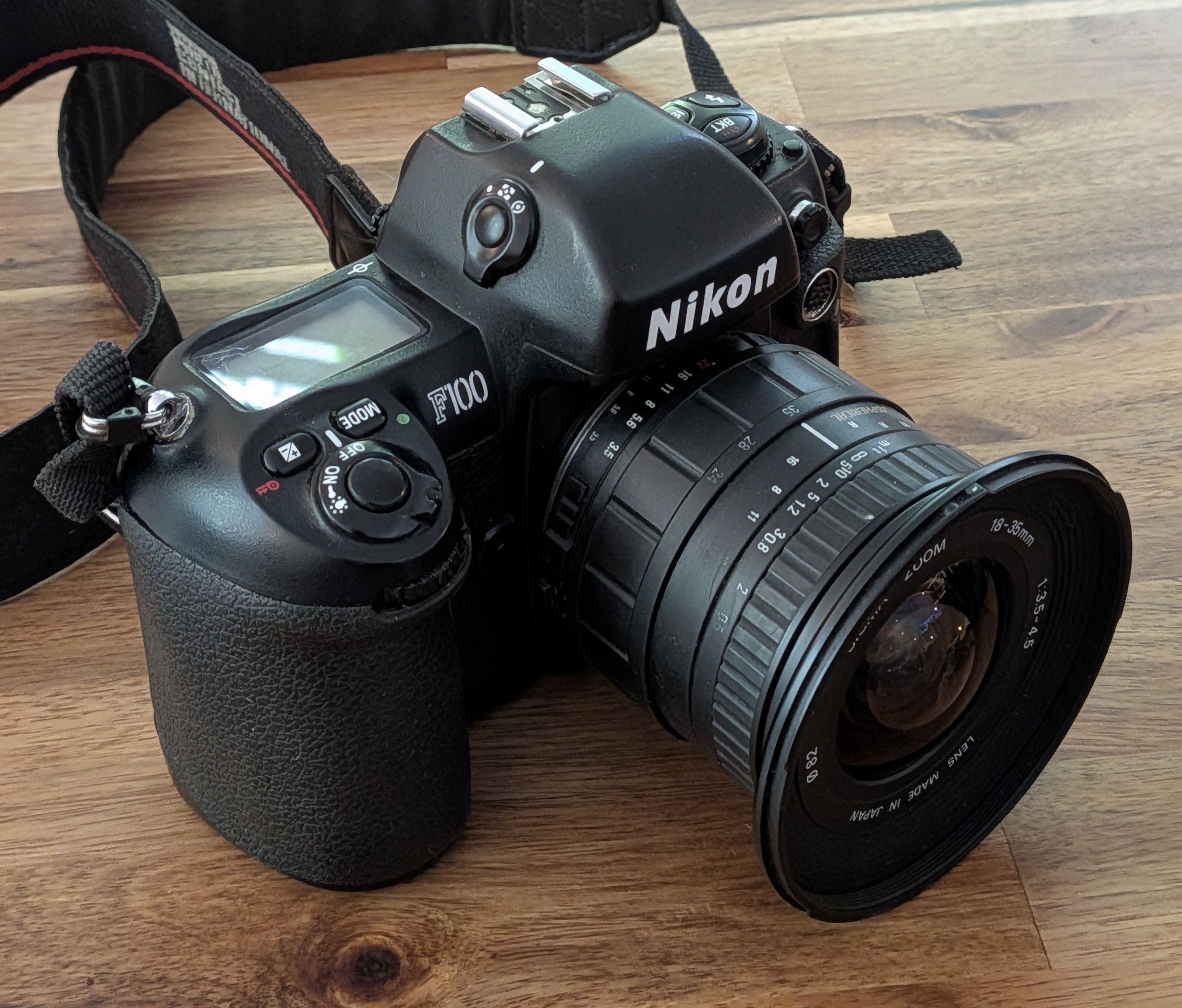 Nikon F100