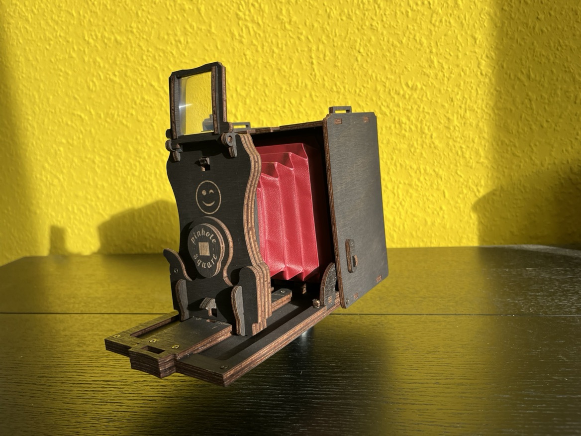 Jolly Look Pinhole Square