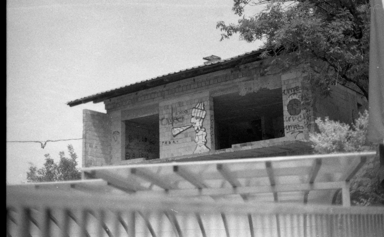 Chinon CE-4 · AGFA APX 400