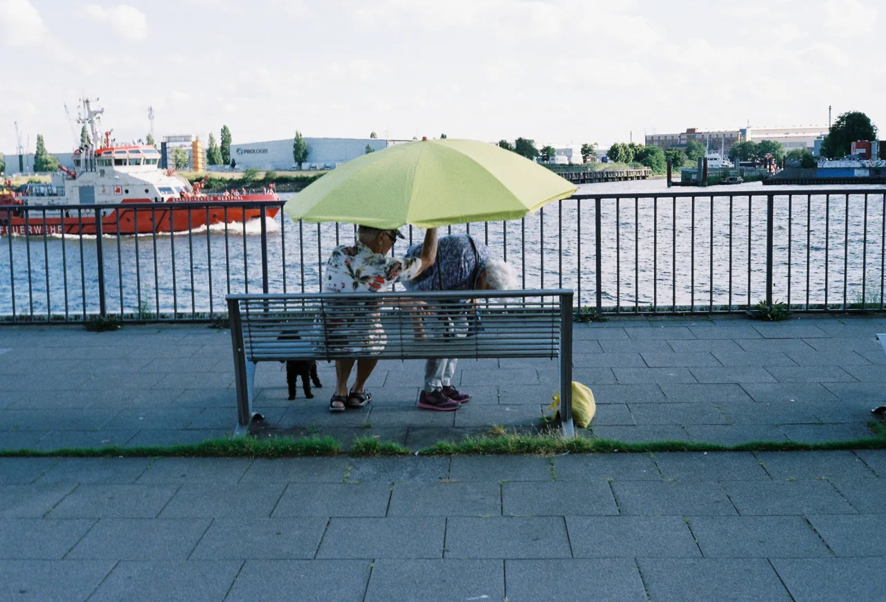 Canon Canonet QL 19 · Kodak Gold 200