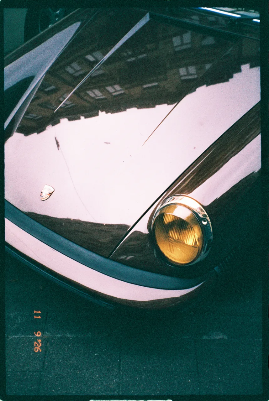 Canon Prima Zoom 76 Date · Harman Phoenix 200