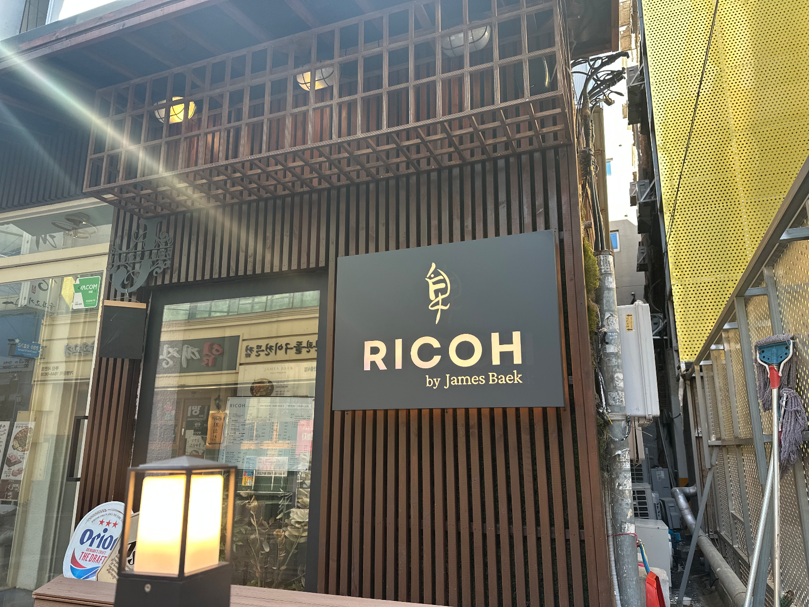 부산 부산진구 카페·식당 간판 시공 - 제임스백(리코) 레이저 타공 간판 사진 3