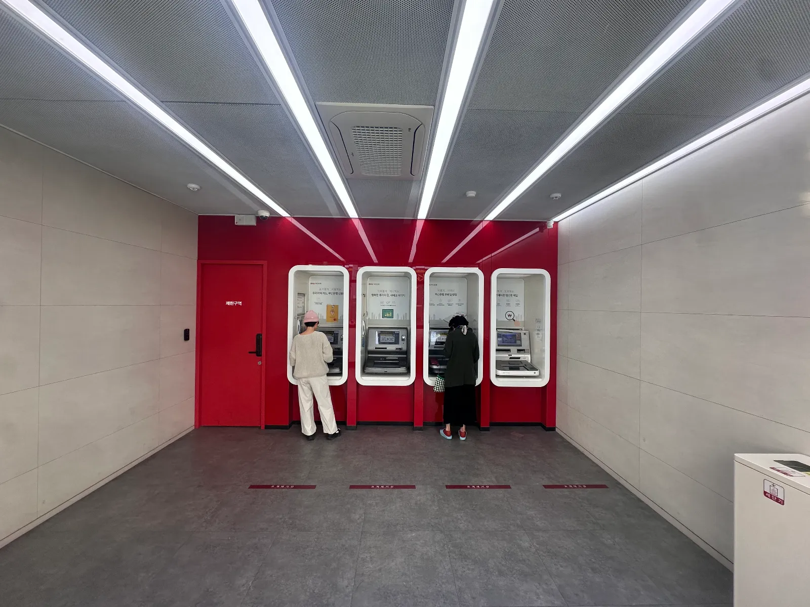 부산 동래구 팝업스토어 시공 - 사직 부산은행 ATM 영업점 프로모션 사진 13