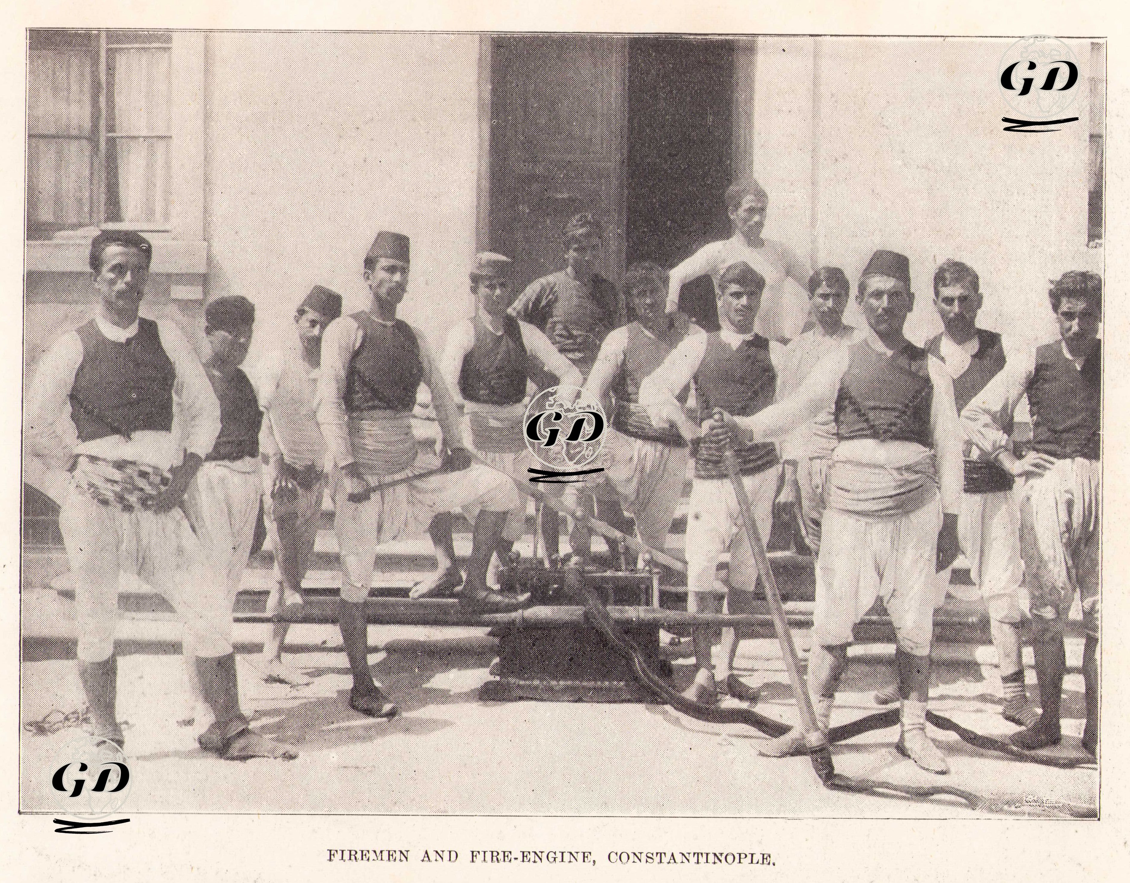 İtfaiyeciler Ve Tulumba (Yangın Söndürma Makinesi), İstanbul -  - 1895