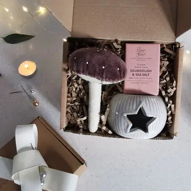 Winter’s Barn Gift Box – Burgundy Mushroom, Star Holder & Chocolate