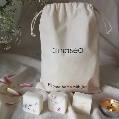 Luxury Wax Melt Sample Collection – 8 Scents in a Cotton Bag