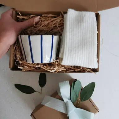 Cosy Vibes Gift Box – Striped Ceramic Mug & Cosy Socks