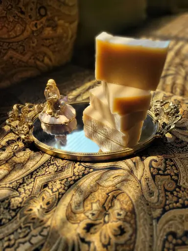 BetterLifeSwaps® Tallow & Goat Milk + Botanicals Raw Honey Soap