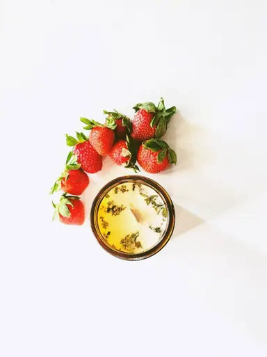 Wood Wick Soy Candle | Strawberry Hill