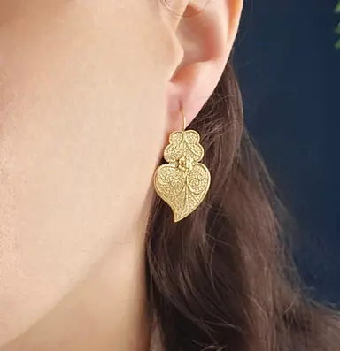 Viana Heart Detailed Gold Filigree Steel Earrings