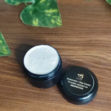Kem chống nắng tự nhiên + Kem dưỡng ban ngày | Bảo vệ SPF & Dưỡng ẩm cho làn da rạng rỡ