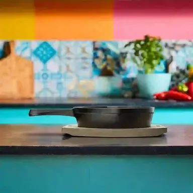 Chảo Nướng Sắt Đúc Roca Atlas Kèm Khay Gỗ - 12.5CM - 100% Tự Nhiên & Chống Dính | Đã Được Tẩm Dầu Sẵn | Tay Cầm Có Bao Cotton & Túi Đựng | Ma