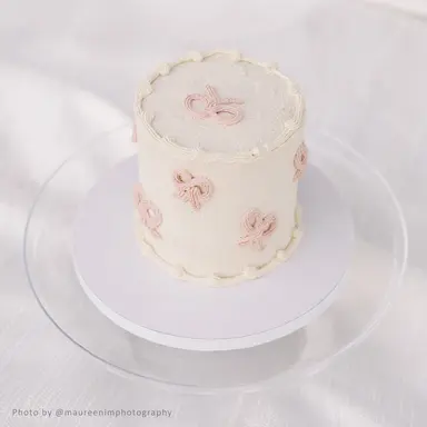 Vintage Cashew Bow Cake
