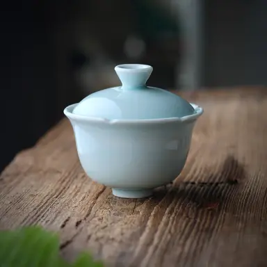 Handcrafted qingbai flower gaiwan 138ml
