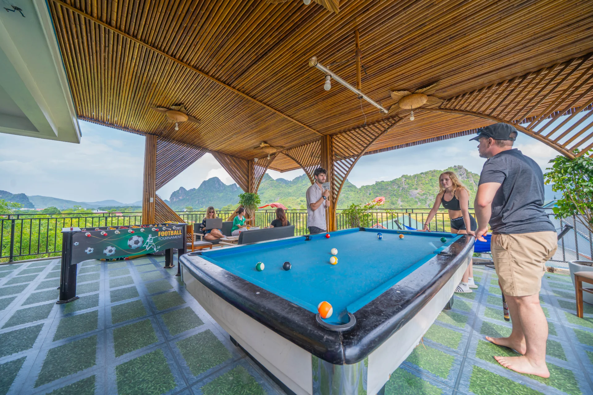 Rooftop Games & Happy Hour