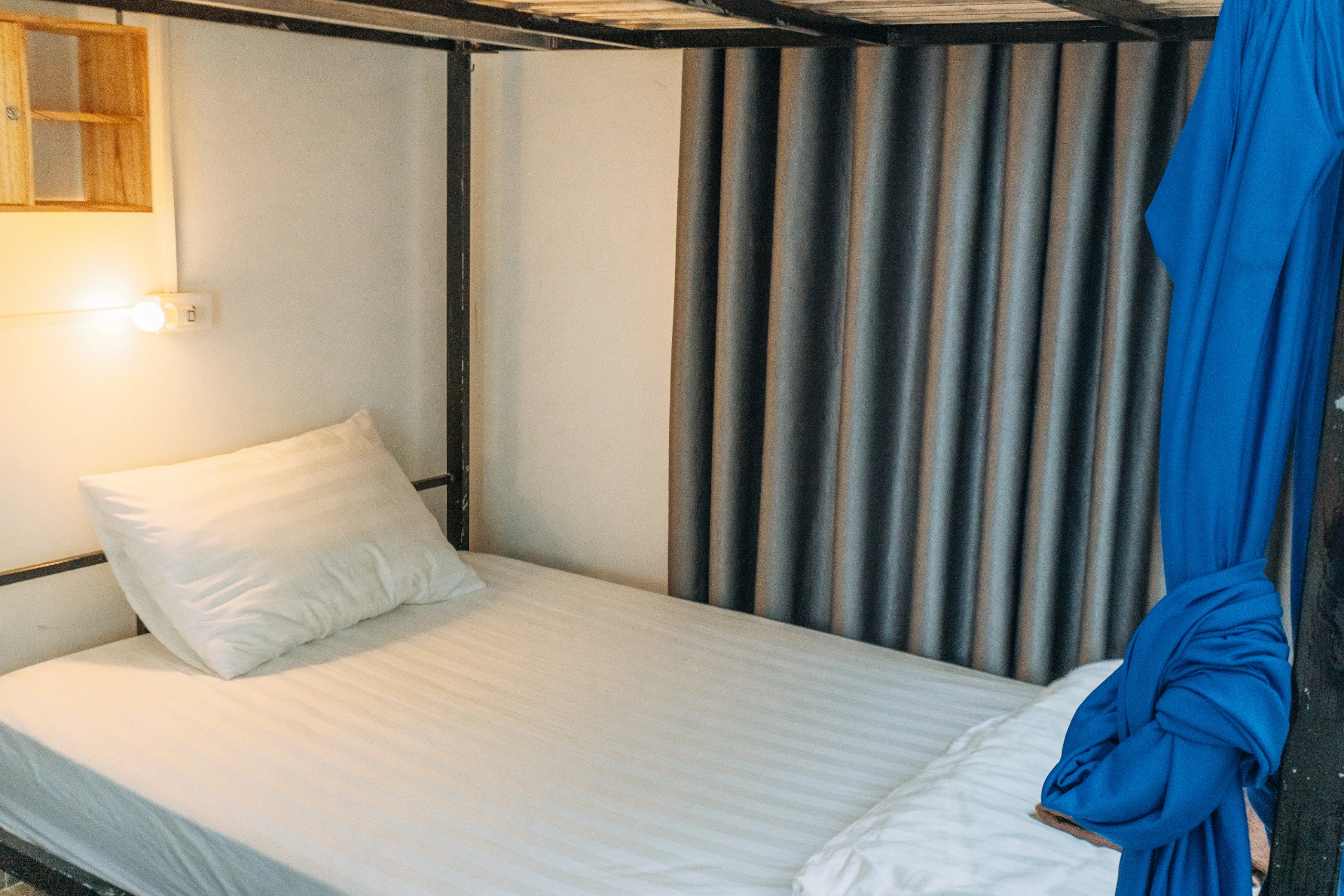 Deluxe 4-Bed Mixed Dorm Room - 2