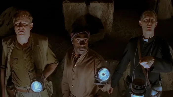 Scena iz filma Dominion: Prequel to the Exorcist(2005) 2
