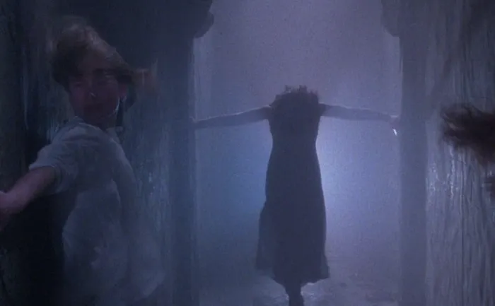 Scena iz filma Hellbound: Hellraiser II(1988) 1