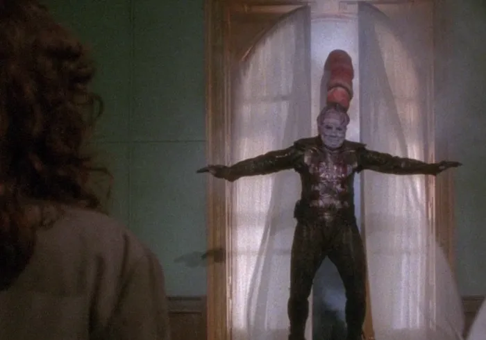 Scena iz filma Hellbound: Hellraiser II(1988) 3