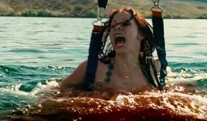 Scena iz filma Piranha 3D(2010) 2