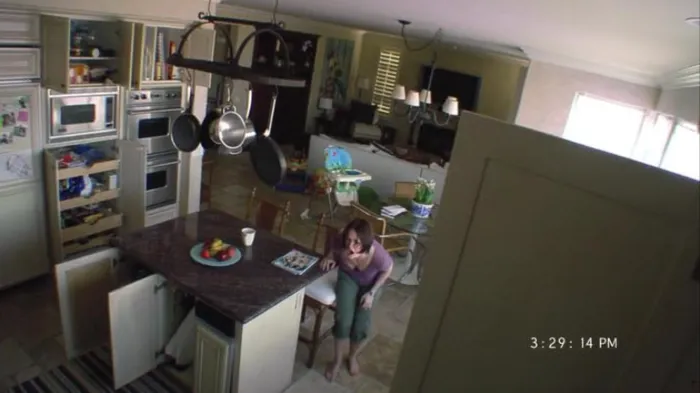 Scena iz filma Paranormal Activity 2(2010) 1