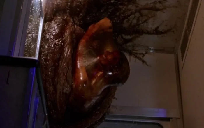 Scena iz filma Species(1995) 2