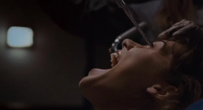 Scena iz filma The Ward(2010) 2