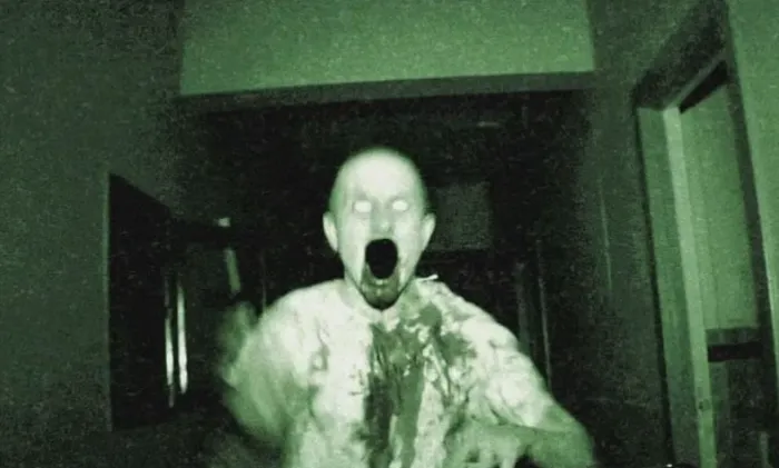 Scena iz filma Grave Encounters(2011) 2