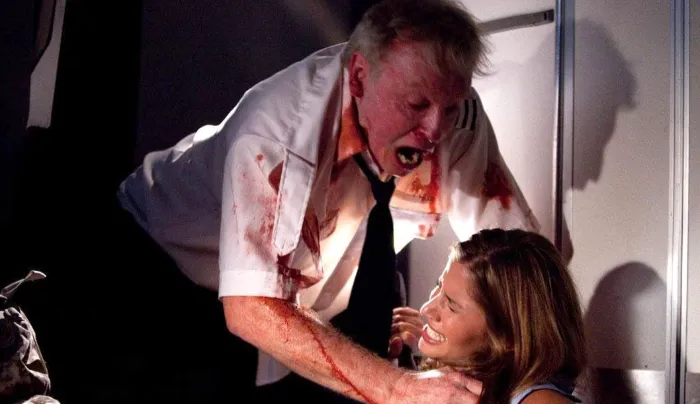 Scena iz filma Quarantine 2: Terminal(2011) 2
