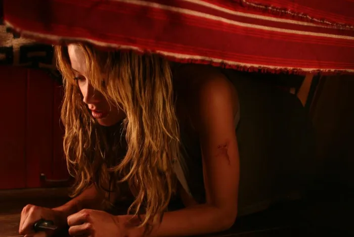 Scena iz filma And Soon the Darkness(2010) 3