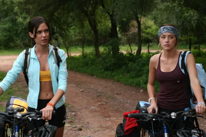 Scena iz filma And Soon the Darkness(2010) 1