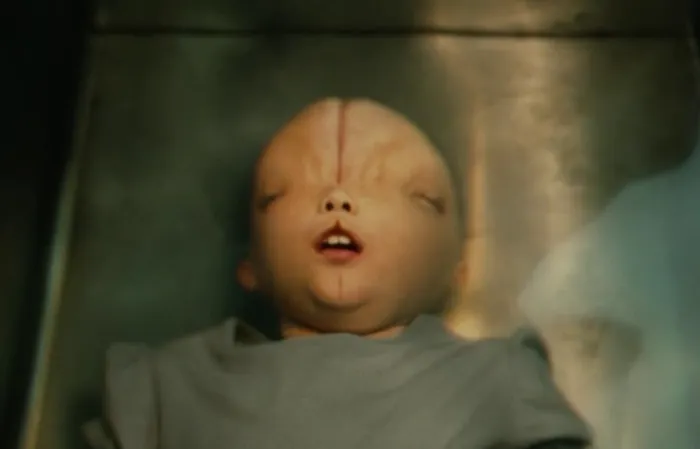 Scena iz filma Splice(2009) 1