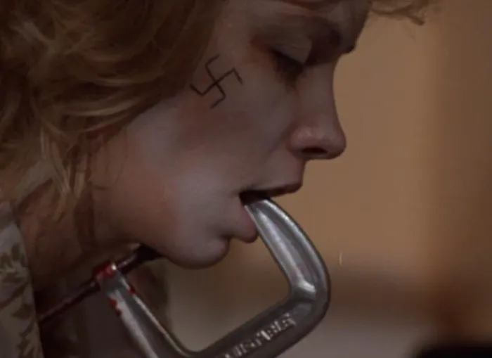 Scena iz filma Crawlspace(1986) 2
