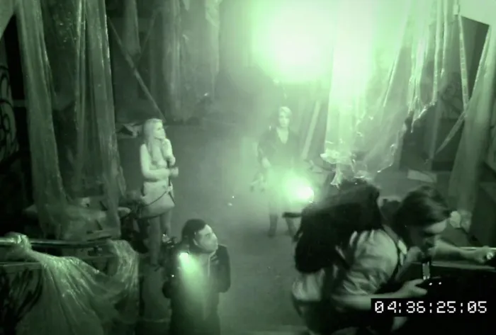 Scena iz filma Grave Encounters 2(2012) 1