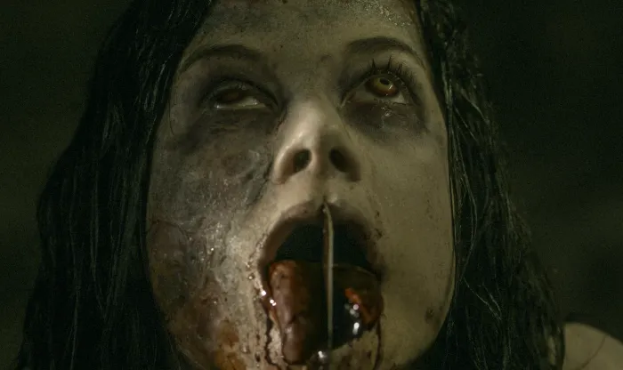 Scena iz filma Evil Dead(2013) 2