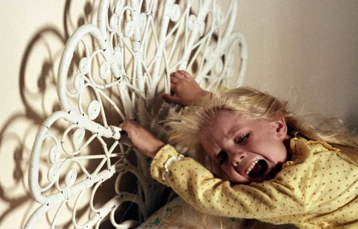 Scena iz filma Poltergeist(1982) 1