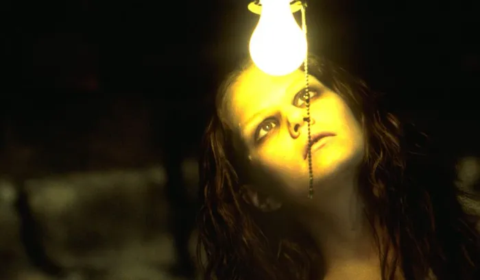 Scena iz filma Stir of Echoes(1999) 1