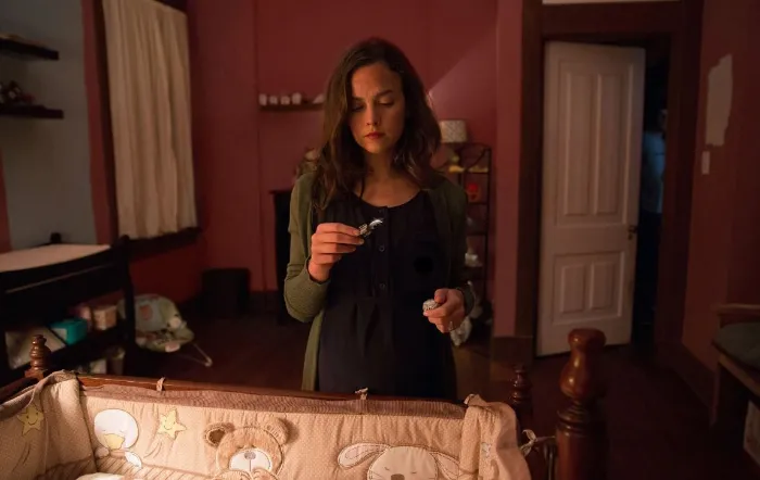 Scena iz filma Devil's Due(2014) 1
