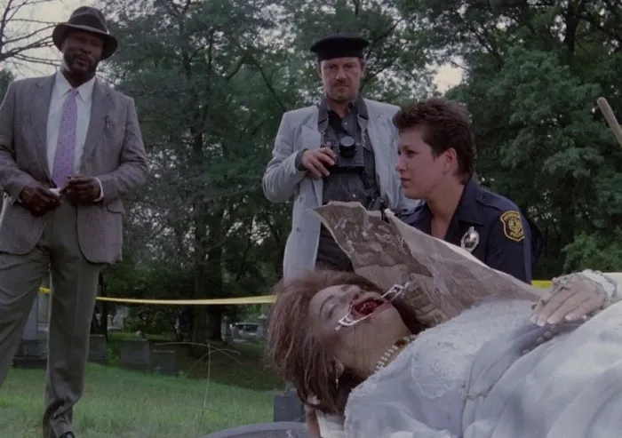 Scena iz filma Two Evil Eyes(1990) 2