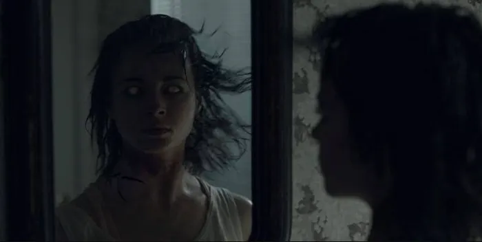Scena iz filma At the Devil's Door(2014) 2