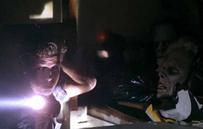 Scena iz filma Intruder(1989) 3