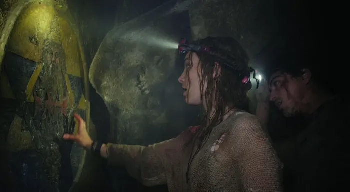 Scena iz filma As Above, So Below (2014) 1