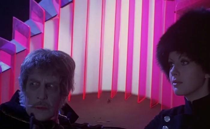 Scena iz filma Dr. Phibes Rises Again(1972) 1