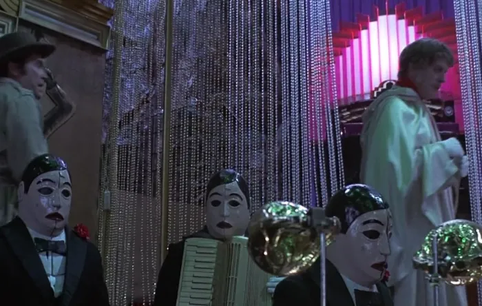 Scena iz filma Dr. Phibes Rises Again(1972) 2