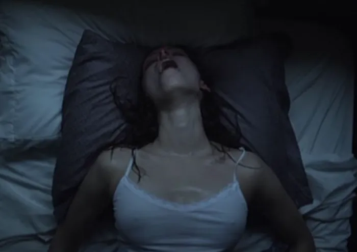 Scena iz filma Starry Eyes(2014) 3