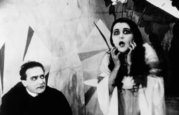 Scena iz filma The Cabinet of dr. Caligari(1920) 2