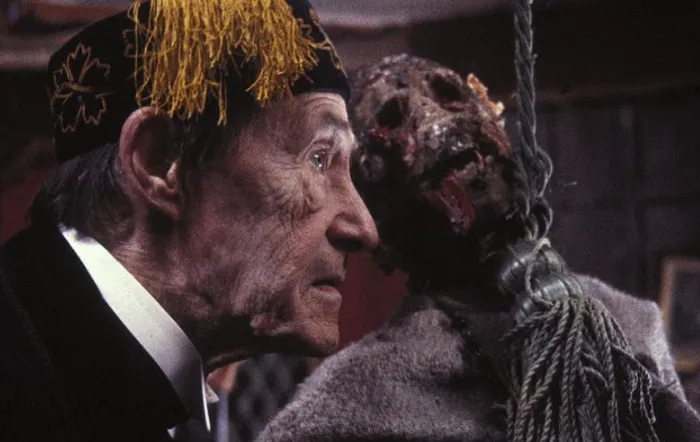 Scena iz filma House of the Long Shadows(1983) 1