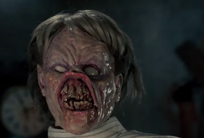 Scena iz filma Evil Dead II(1987) 3