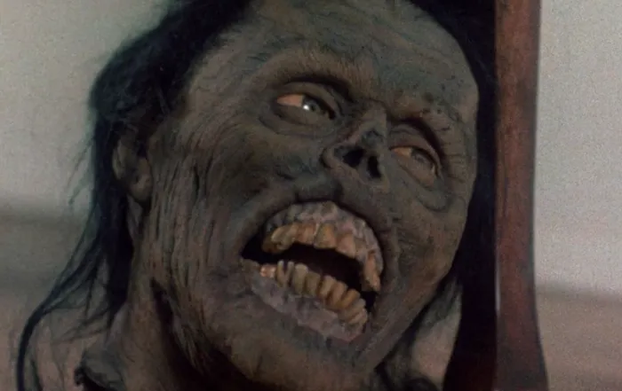Scena iz filma Return of the Living Dead II(1988) 3