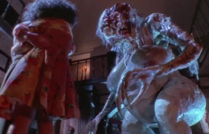 Scena iz filma Braindead(1992) 2